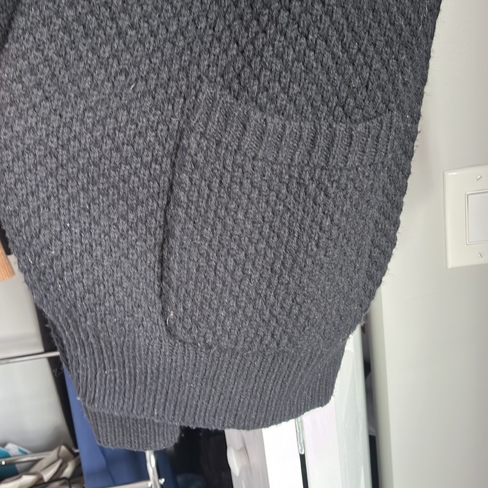 Vince Chunky Oversized Black Knit Sweater, worn a few times - Picture 6 of 7